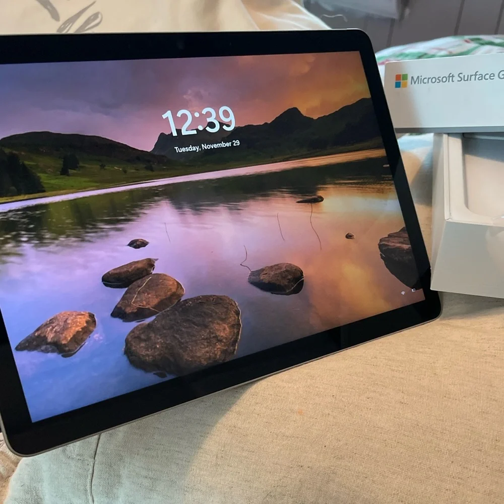 Microsoft Surface pro 3 w/ Microsoft Signature Type Cover